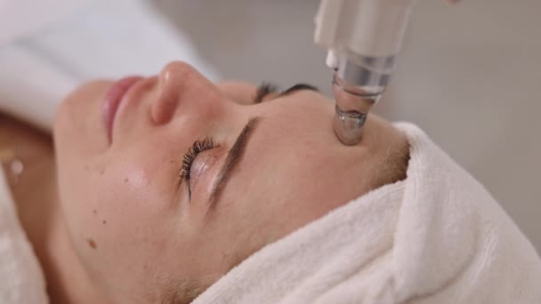 Kundenbehandlung Hautpflege Detox Vorteile Schönheitssalon Bietet Kosmetologe Fachmännisch Vakuum Lifting — Stockvideo