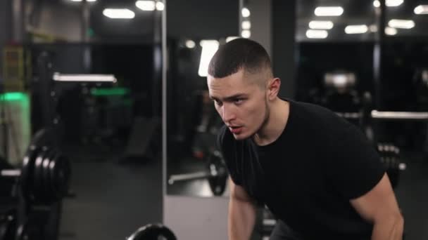 Muskelutveckling Hantelövningar Lyftform Bodybuilder Innehåller Kosttillskott Såsom Proteinpulver Sin Träning — Stockvideo