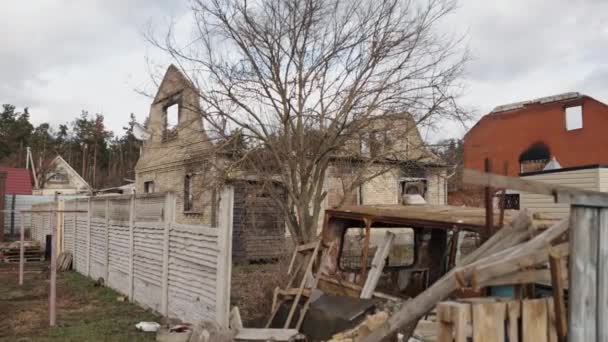 Edifício Residencial Explosão Casco Detritos Cinzentos Rescaldo Guerra Ucrânia Vários — Vídeo de Stock
