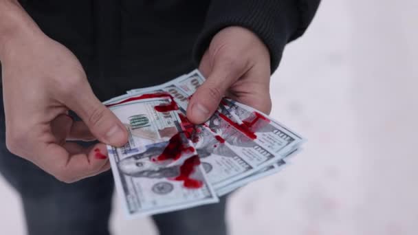 Грязные Деньги Кровь Наличке Грязные Доллары Кровавые Деньги Пересчитываются Руками — стоковое видео