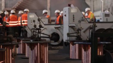 Bronz kablo, endüstriyel kablo, kalite kontrol. Endüstriyel fabrika, bakır kablo, kablo resiflerde üretilir, bakır kablo fabrikası bobinlerde kablo üretmek için tasarlanmıştır.