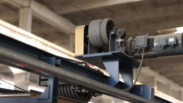 绝缘电缆 制造系统 以生产线和输送带为特点的黑色绝缘铜缆制造系统 — 图库视频影像