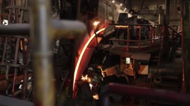 Kablo üretimi, patlama fırını, bakır imalatı. Metal eritme, kablo üretimi, erimiş bakır tel oluşum hattı ve patlama fırını üretiminde uzmanlaşmış endüstriyel fabrika..