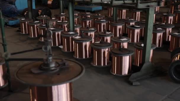 Industrielle Spulen Herstellungsprozess Kupferspulen Kupferdrahtfabrik Ist Reich Großen Kupferspulen — Stockvideo