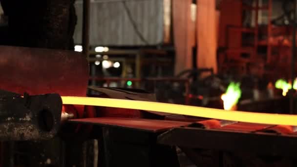 生产线 重工业 铜生产 使用熔融铜丝和输送机系统的工厂生产线 — 图库视频影像