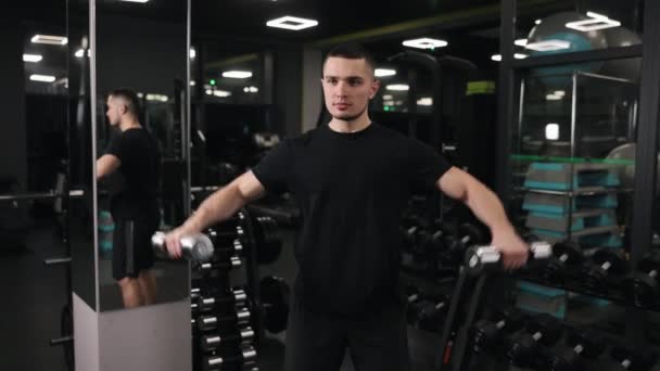 Fitness Engagemang Träningskonsistens Gym Rutin Använda Hantlar För Funktionell Träning — Stockvideo