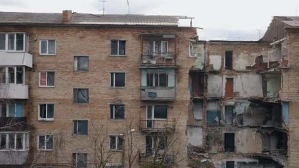 Verwoest Gebouw Verbrande Huizen Vol Puin Trieste Scène Vernietiging Veroorzaakt — Stockvideo