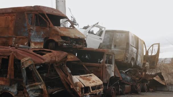 Ruinas Guerra Coches Quemados Área Desastre Destrucción Automóviles Consecuencias Del — Vídeo de stock