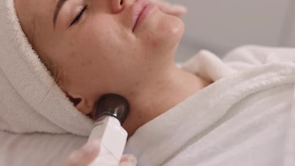 Körperkonturierung Schlankheitsbehandlung Vakuum Massage Die Cellulite Vakuum Massage Findet Medizinischen — Stockvideo