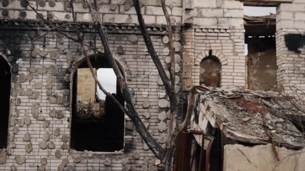 Ataque Ruso Bombardeo Ucrania Casa Dañada Edificios Destruidos Debido Guerra — Vídeos de Stock