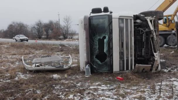 Τροχαίο Ατύχημα Αντικατάσταση Αλεξήνεμου Επείγουσα Φροντίδα Ένα Φορτηγό Έχει Υποστεί — Αρχείο Βίντεο