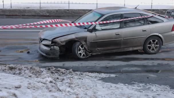 Autóbaleset Autóbaleset Utcai Baleset Súlyosan Sérült Elülső Résszel Rendelkező Jármű — Stock videók