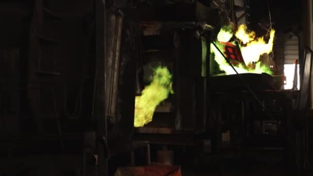 Parlak Alevler Erimiş Bakır Parlak Ocak Metalurjik Bitki Bakır Gazların — Stok video