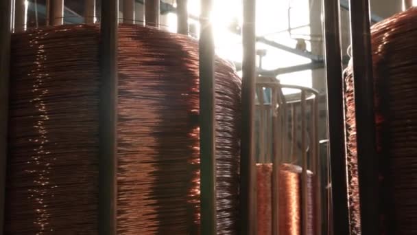 산업용 고압선 Wire 공장에는 철조망 — 비디오