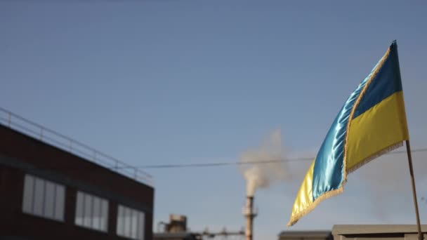 Sanayi Fabrikası Üretim Ekipmanları Fabrika Işletmeleri Ukrayna Bayrağı Taşıyan Sanayi — Stok video