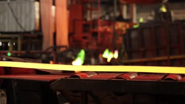 Kupferschmelze Industrieproduktion Kupferdraht Förderanlage Für Den Transport Von Geschmolzenem Kupferdraht — Stockvideo