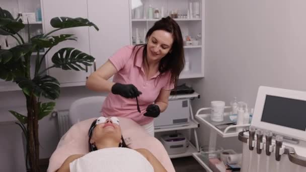 Verwijdering Behandeling Toepassing Gel Vrouwelijk Gezicht Vrouw Die Epilatie Laserbehandeling — Stockvideo