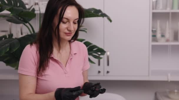 Kontaktgel Spatelutstryk Laserepilering Kosmetolog Sterila Handskar Applicerar Ultraljudsgel Före Epilering — Stockvideo