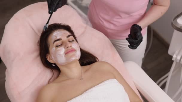 Hautpflege Routine Sanfte Anwendung Spachteleinsatz Weiße Cremesalbe Wird Vom Kosmetologen — Stockvideo