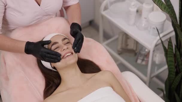 Gesichtsmaske Beruhigende Maske Hautpflege Bei Der Professionellen Hautpflege Wird Die — Stockvideo