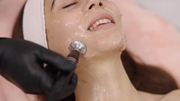 Huidverzorging Beautician Technieken Cosmetologie Praktijken Skin Care Expert Beheert Lifting — Stockvideo