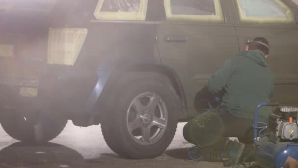 Automatisk Detaljering Fordonsdetaljer Bildetaljer Man Respirator Färgning Bil Med Hjälp — Stockvideo