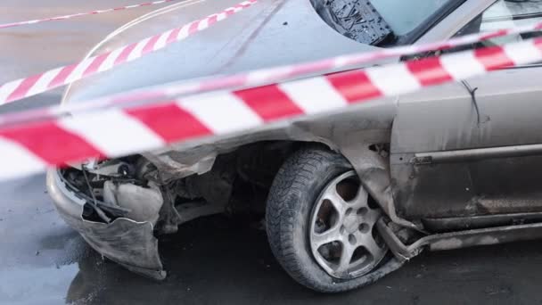 Accidente Carretera Coche Destrozado Colisión Coches Vehículo Con Parte Delantera — Vídeo de stock