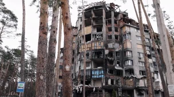 Πολυώροφο Κτίριο Κατεδαφισμένος Πύραυλος Φλεγόμενα Χαλάσματα Πυραυλική Απεργία Πυροδότησε Σφοδρή — Αρχείο Βίντεο