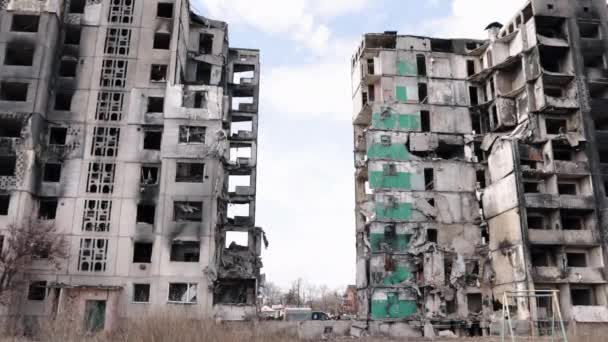 爆弾攻撃 戦争への影響 その後の遺跡 ロシア軍のミサイルや爆弾攻撃により 家屋は瓦礫と化した — ストック動画