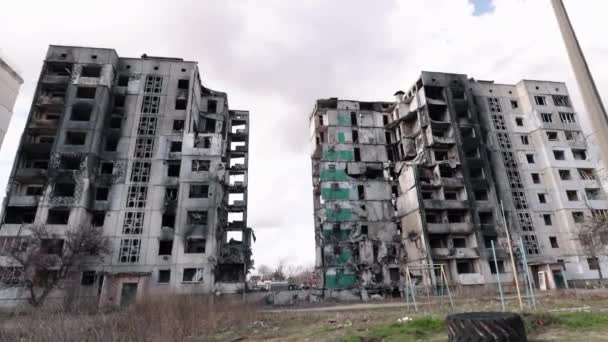 侵略破坏 废墟后遗症 军事影响 俄罗斯军队的导弹和炸弹袭击导致房屋被摧毁 — 图库视频影像