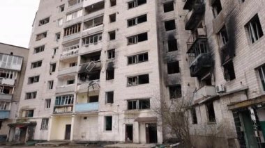 Ev yıkımı, saldırı sonuçları, Rus işgalciler. Rus ordusunun füze ve bombalı saldırılarının ardından evlerin yıkılması.