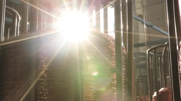 冷藏库 工厂效率 钢丝制造装置装有大线圈铜丝 — 图库视频影像
