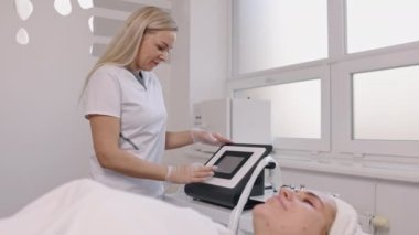 Selülit tedavisi, vakum masajı, cilt tazeleme. Süpürgeli vücut masajı, zayıflama problemleri, vücut bakımı profesyonel ekipmanı, düşük ph masaj prosedürü, anti-selülit süpürge vakumu.