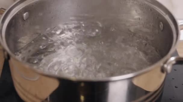Trinkflüssigkeit Küchengeräte Wassergeräte Die Zubereitung Von Lebensmitteln Der Küche Erfordert — Stockvideo
