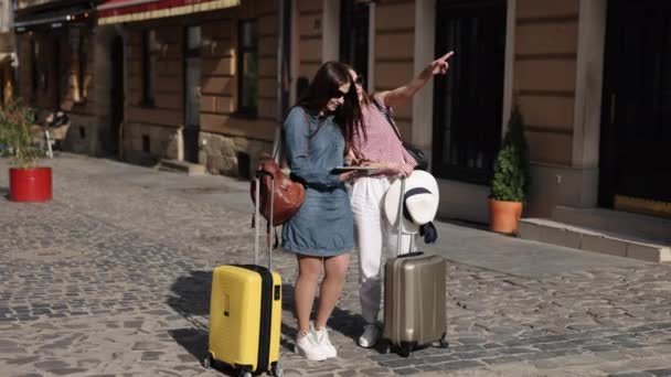 Modern Seyahat Turizm Teknolojisi Seyahat Malzemeleri Ruh Yolculuğu Tablet Haritasında — Stok video