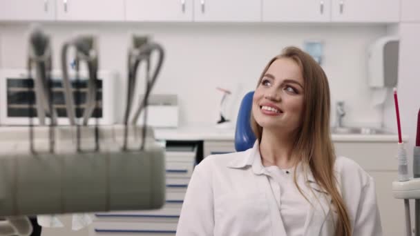 Dental Chair Dental Chair Treatment Completion Dental Chair Gratified Female — Stock video