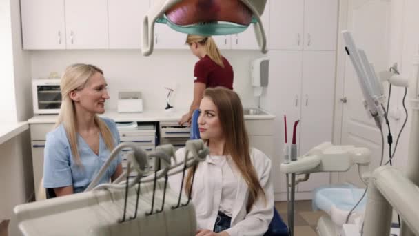 Tandvård Tandvård Behandling Beredskap Möte Med Tandläkare Avvaktan Tandläkarbehandling — Stockvideo