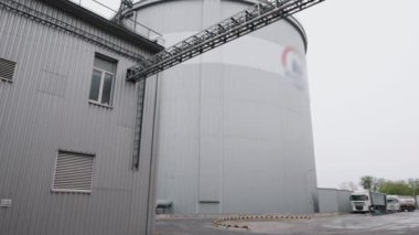 Asansör tankları, buğday hasadı, tahıl endüstrisi. Sağlam sanayi tesisleri, depolama asansör tankları, soya fasulyesi ve buğday, hasat ve üretimin idaresi ve korunması için çok önemli.