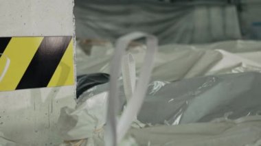Fabrika işleme, paketlenmiş ambalaj, Depo Üretimi. Hasat çantalarının çokluğu depolama alanındaki fabrikaları dolduruyor..