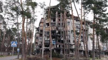 Top mermisi, roket atışı, Scorched House. Roketlerin çarpması yıkıcı bir yangına yol açtı ve yüksek binaların ve evlerin kül olup kül olmasıyla sonuçlandı..
