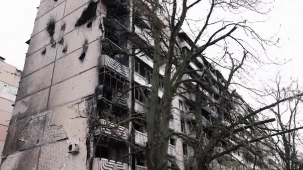 Raketstrejk Förkolnade Kvarlevor Strejkförstörelse Flervåningshus Utplånades Brand Orsakad Raket Och — Stockvideo