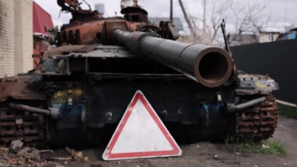 Rosyjski Czołg Konflikt Wrak Wśród Konfliktu Rosyjsko Ukraińskiego Rosyjski Czołg — Wideo stockowe