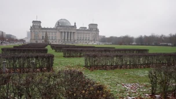 Κτήριο Ράιχσταγκ Γερμανικό Κοινοβούλιο Πλατεία Δημοκρατίας Γερμανικός Λαός Είναι Χαραγμένος — Αρχείο Βίντεο