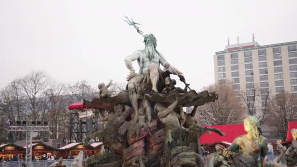 Нептунбрунн Нептун Фоунтайн Берлинский Памятник Бронзовая Статуя Фонтана Нептун Нептунбруннена — стоковое видео