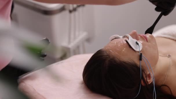 Préparation Peau Femme Gel Épilation Salon Beauté Cosmetologue Gants Stériles — Video