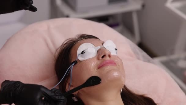 Saç Jöle Kadın Yüzü Kozmetik Uzmanı Epilasyondan Önce Kadınlara Ultrason — Stok video