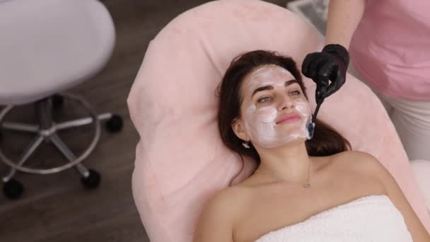 Creme Verteilen Kosmetikmethode Hygieneprotokoll Das Gesicht Der Patientinnen Wird Vom — Stockvideo