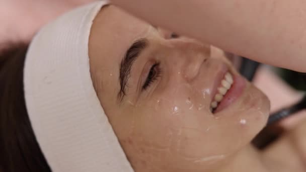 Gebruik Van Gel Huidvoorbereiding Liftbehandelingen Beauty Professional Maakt Gebruik Van — Stockvideo