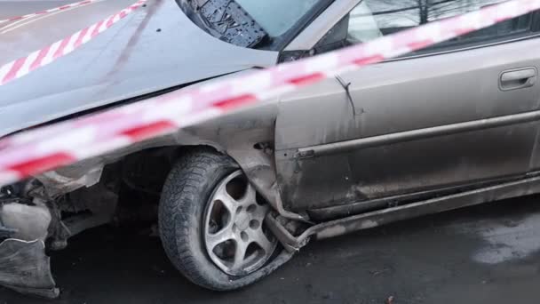 Ατύχημα Τρακάρισμα Τροχαίο Αυτοκίνητα Μπροστά Σοβαρά Κατεστραμμένα Μετά Σύγκρουση Τυλιγμένα — Αρχείο Βίντεο