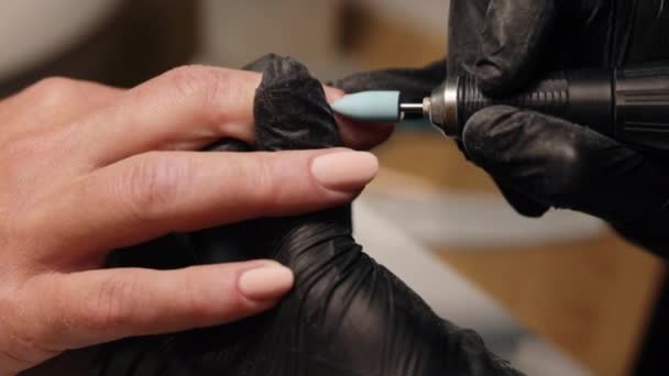 Maszyna Manicure Usuwanie Paznokci Zbliżenie Proces Manicure Salonie Piękności Czyszczenie — Wideo stockowe